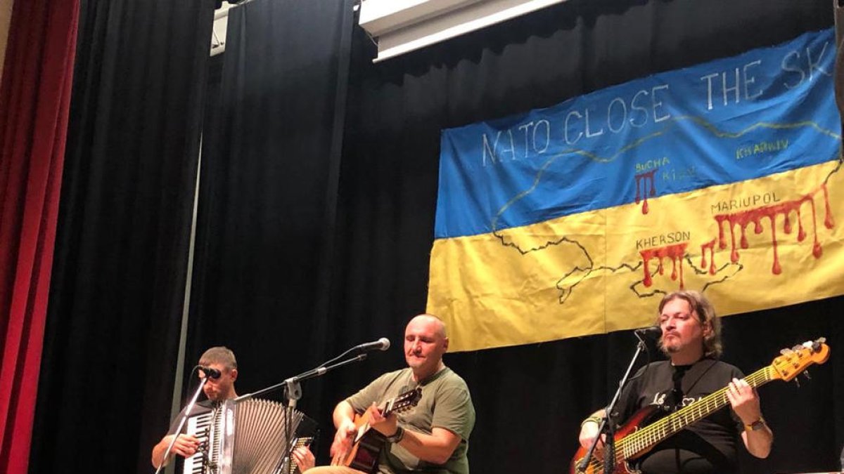 Moment de l’actuació a l’Acadèmia Mariana.