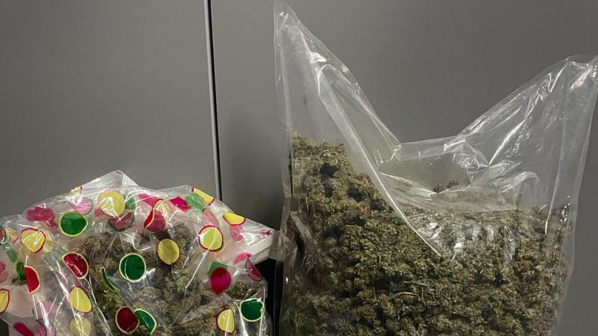 Detinguts dos homes amb cinc quilos de marihuana a Magraners