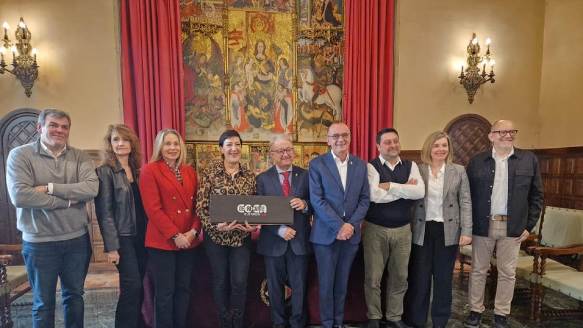 Representantes de Turisme de Lleida y las entidades, ayer.