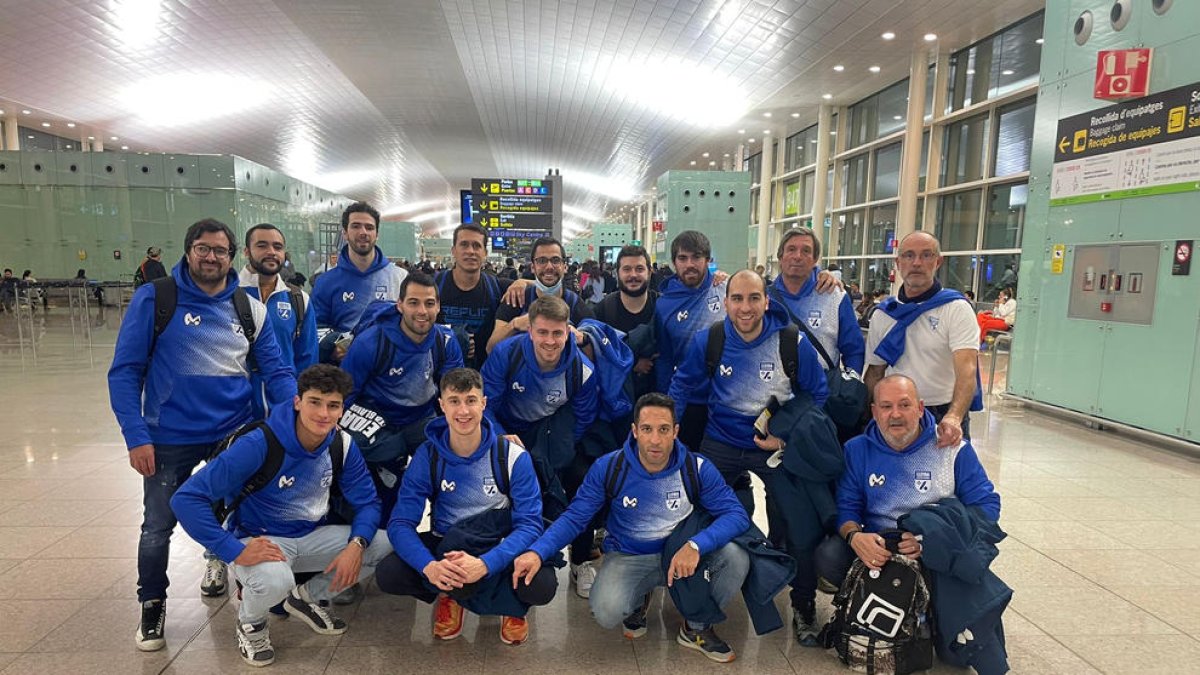 L’expedició llistada, ahir a la tarda al Prat abans d’agafar l’avió cap a terres franceses.