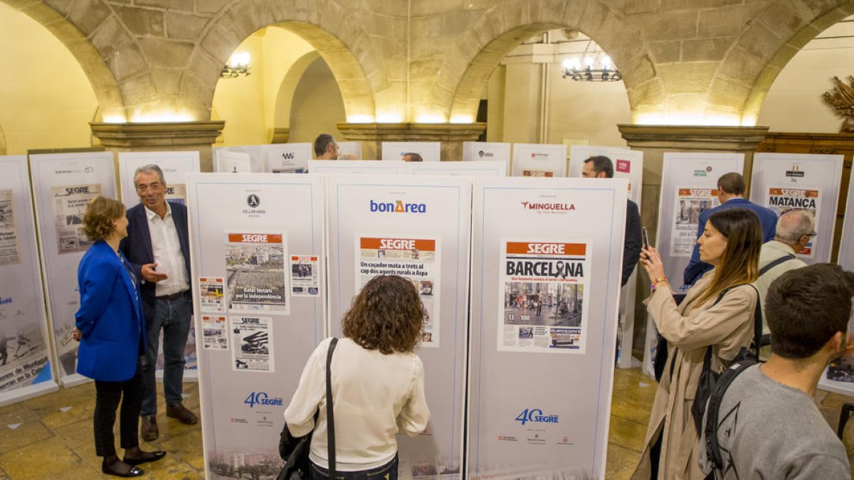 L'exposició de les portades dels 40 anys del diari SEGRE.