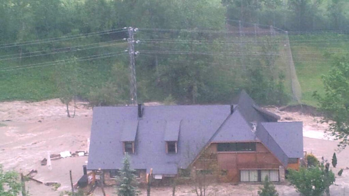 El golf de Salardú va ser un dels elements que van quedar arrasats en les riuades del 2013 a Aran.