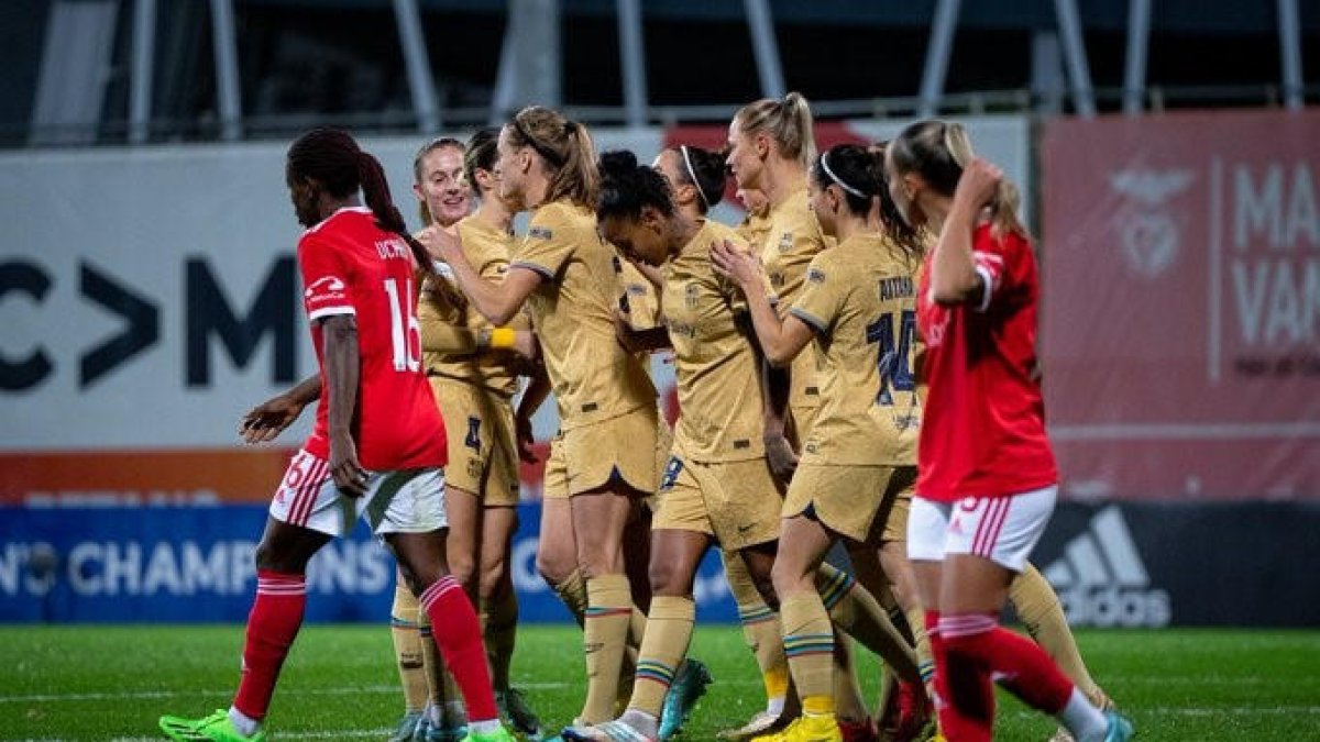 Las jugadoras azulgranas, celebrando el primer gol de Paredes.