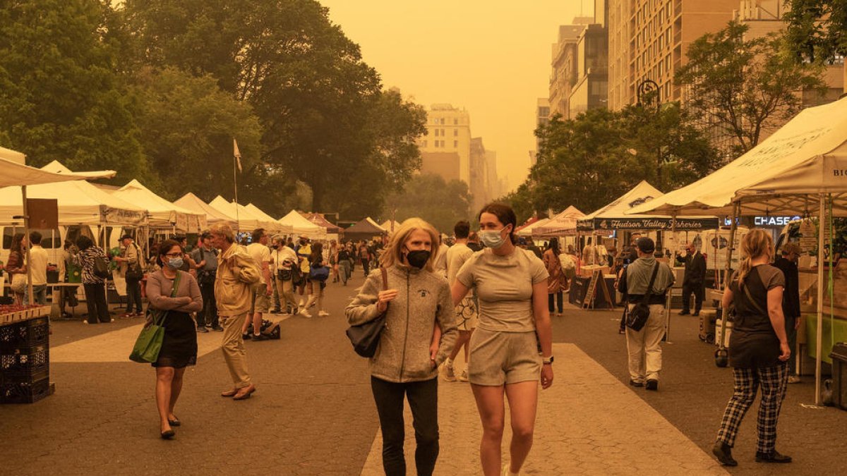 La ceniza ha teñido de naranja ciudades como Nueva York.