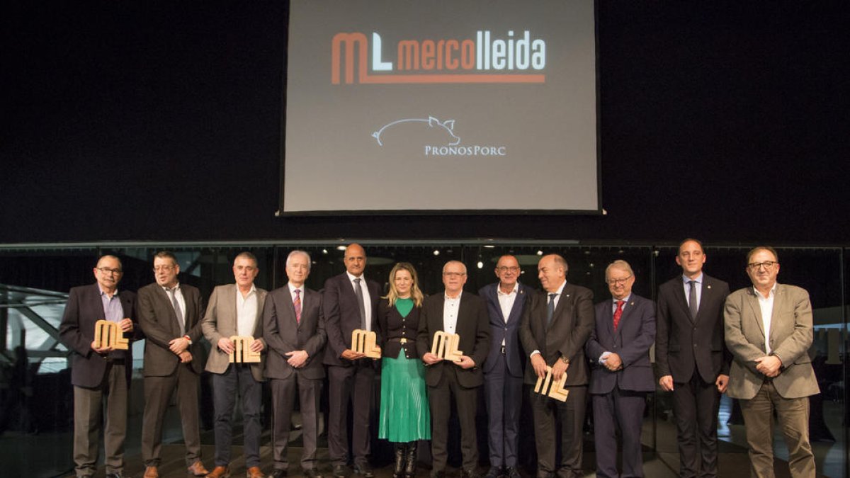 Els guanyadors dels premis PronosPorc, amb representants de Mercolleida i autoritats locals.