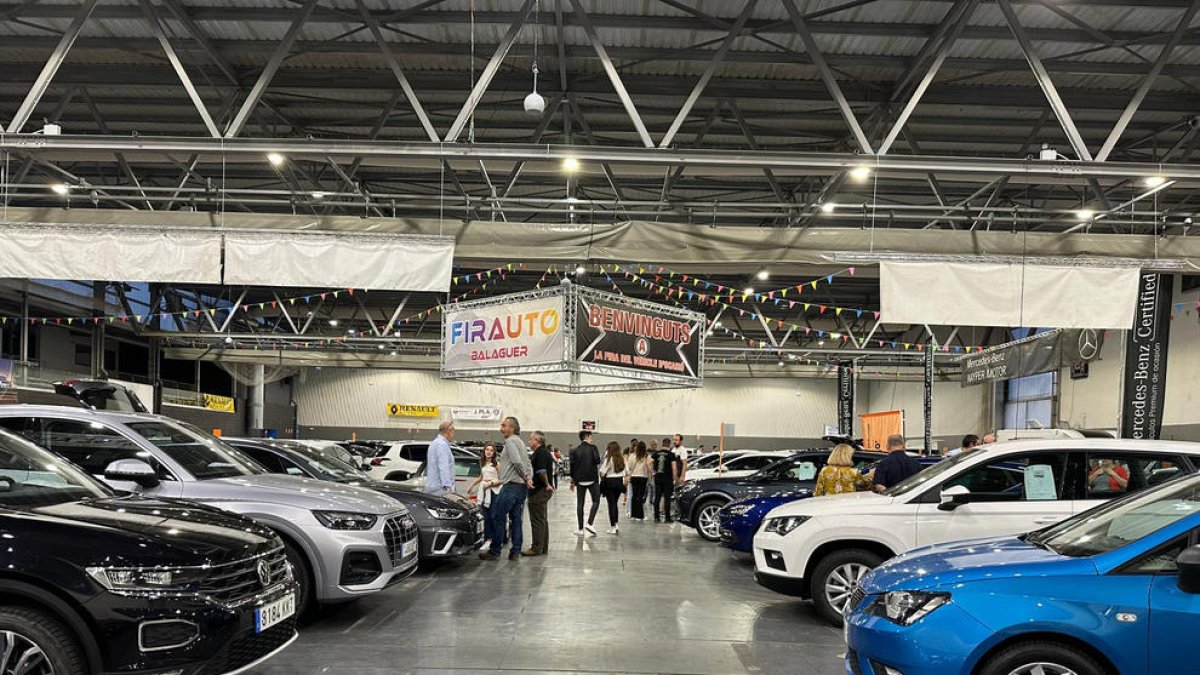 Hay más de 200 vehículos de ocasión de veinte expositores.