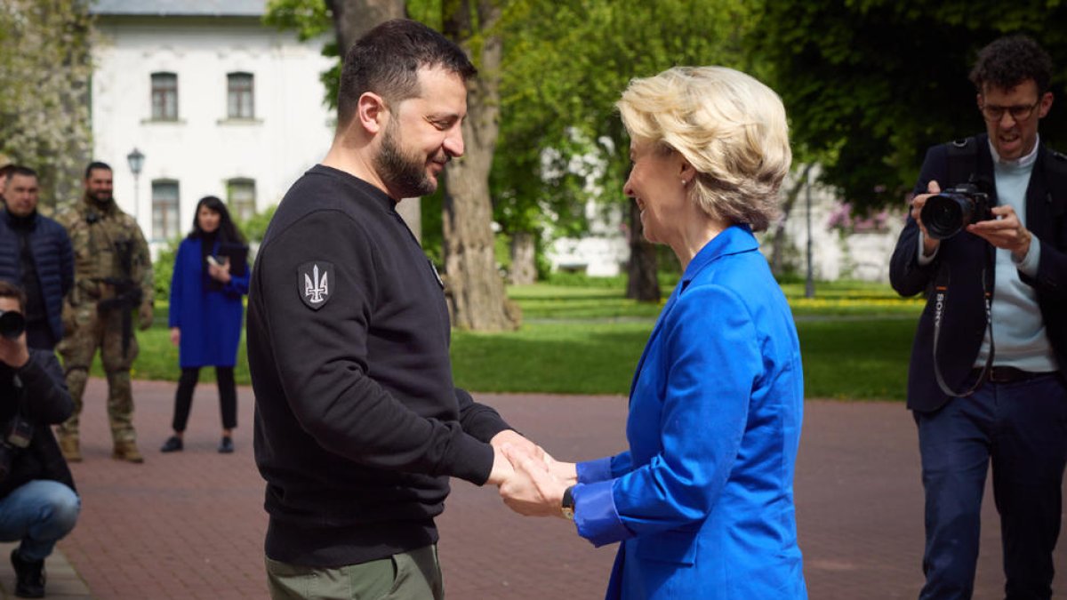 Ursula von de Leyen se reunió nuevamente con Volodímir Zelenski en Kyiv.