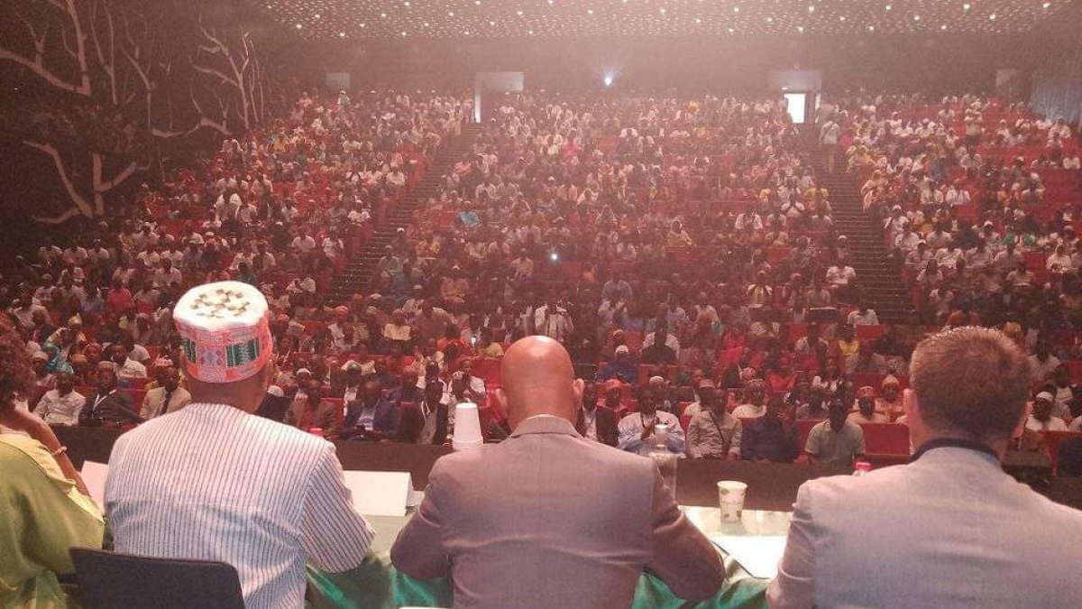 La sala principal de la Llotja es va omplir pel míting polític de la UFDG.