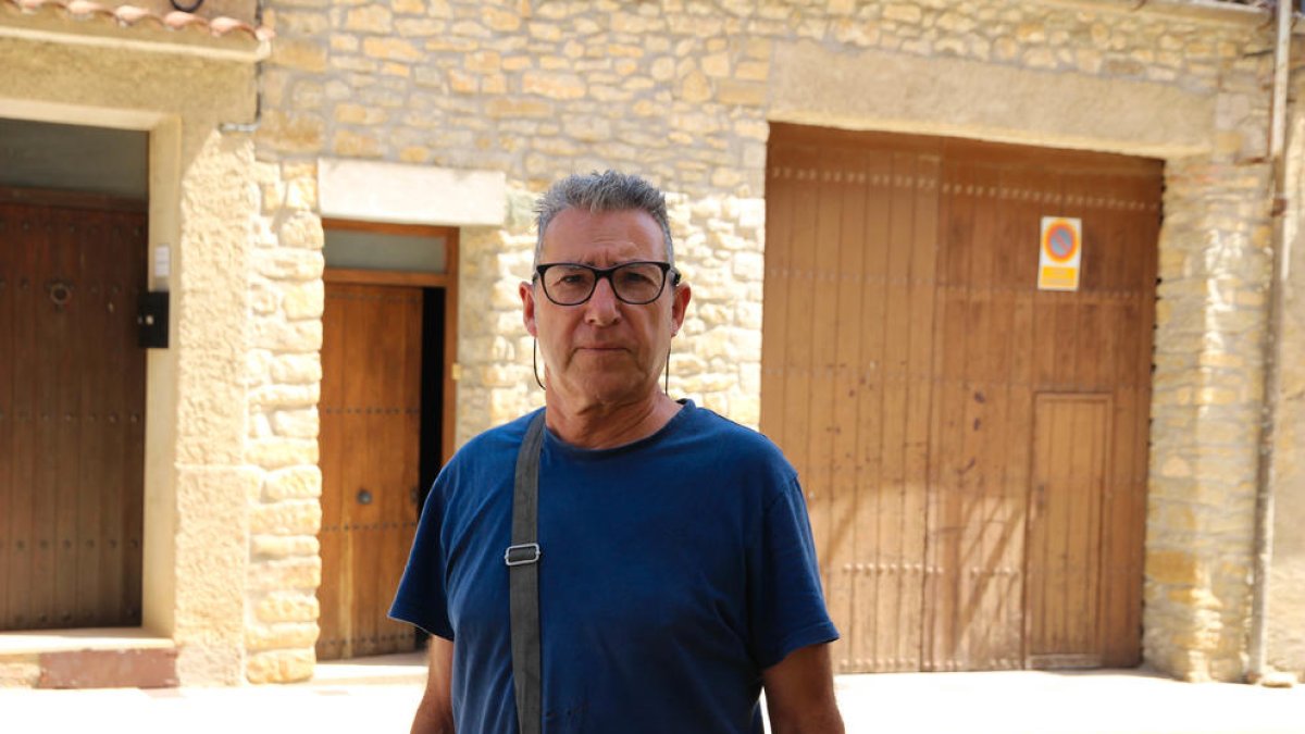 Montse Nolla, vecina de Àger, considera que ahora es más agradable pasear por el pueblo.