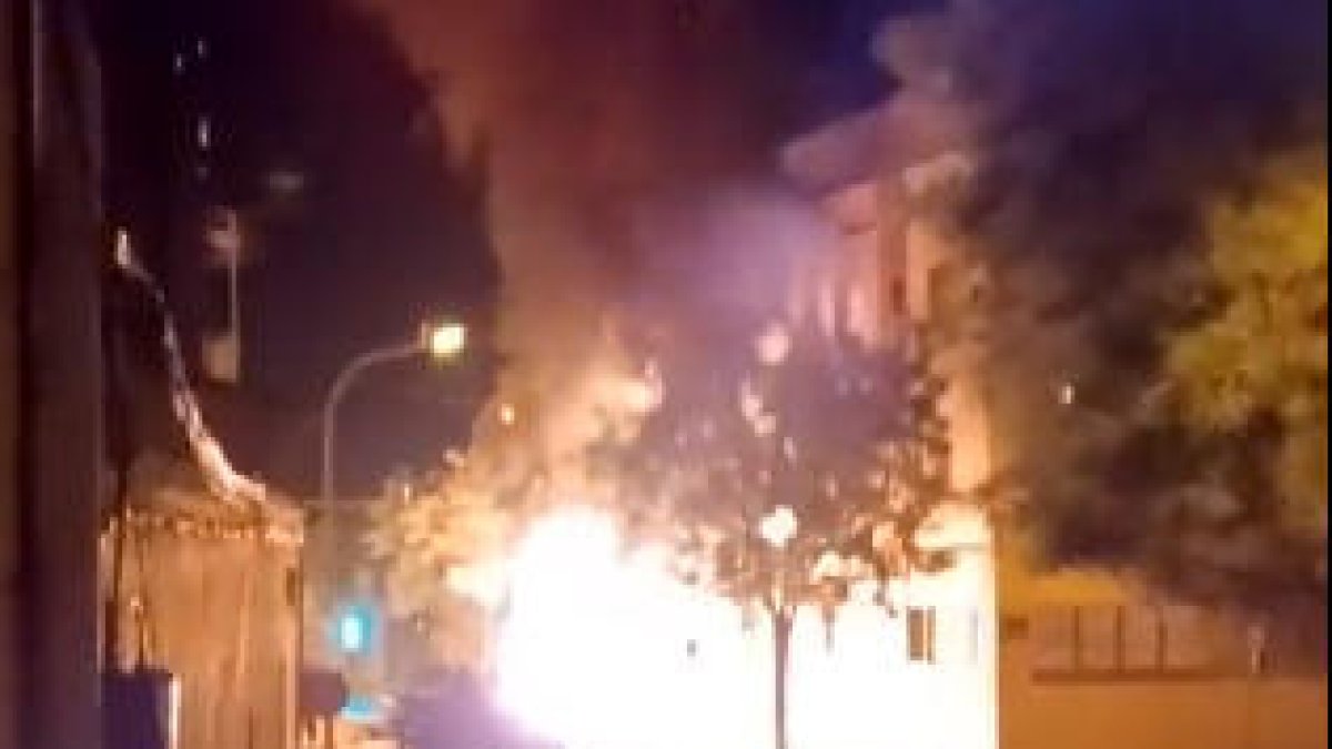 Detenido el pirómano de La Bordeta, un menor, cuando quemaba más contenedores