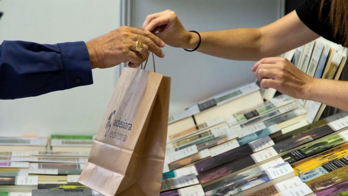 La 40 edició de la Setmana del Llibre en Català supera els 50.000 visitants