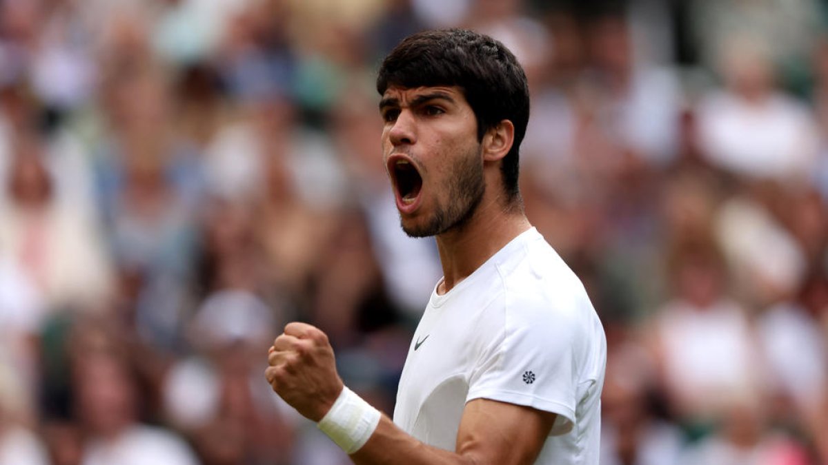 Carlos Alcaraz hace un gesto de celebración durante su partido de ayer ante Berrettini.
