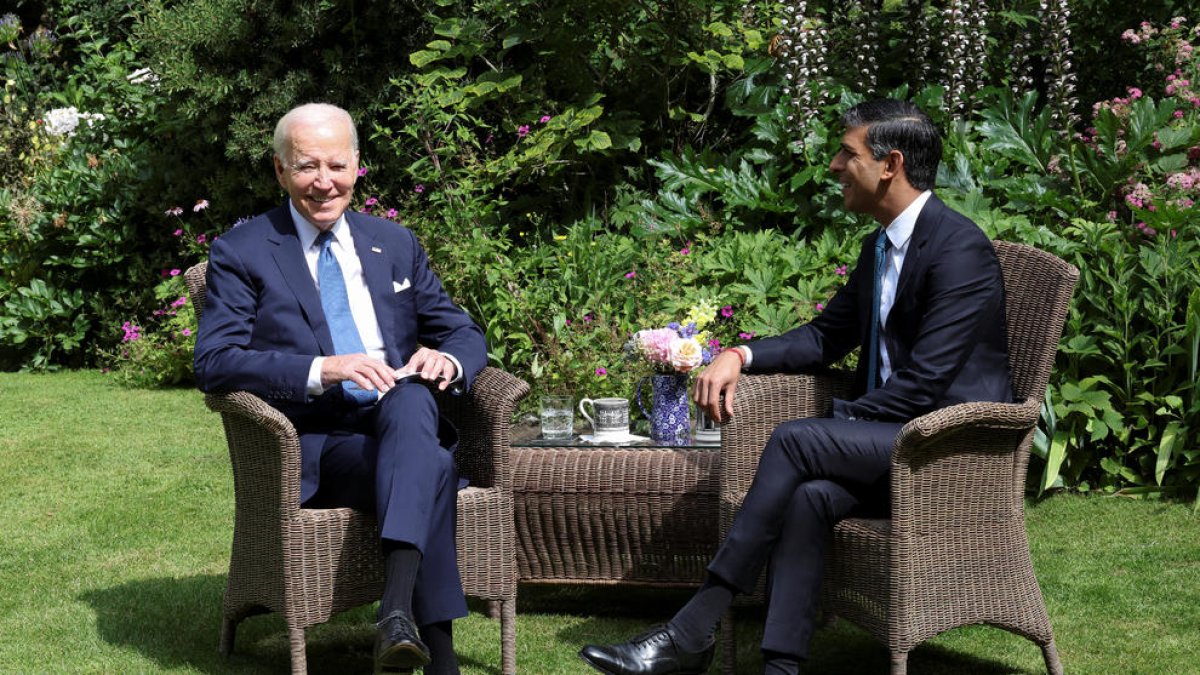 Joe Biden i Rishi Sunak van mantenir una xarrada al jardí del 10 de Downing Street.