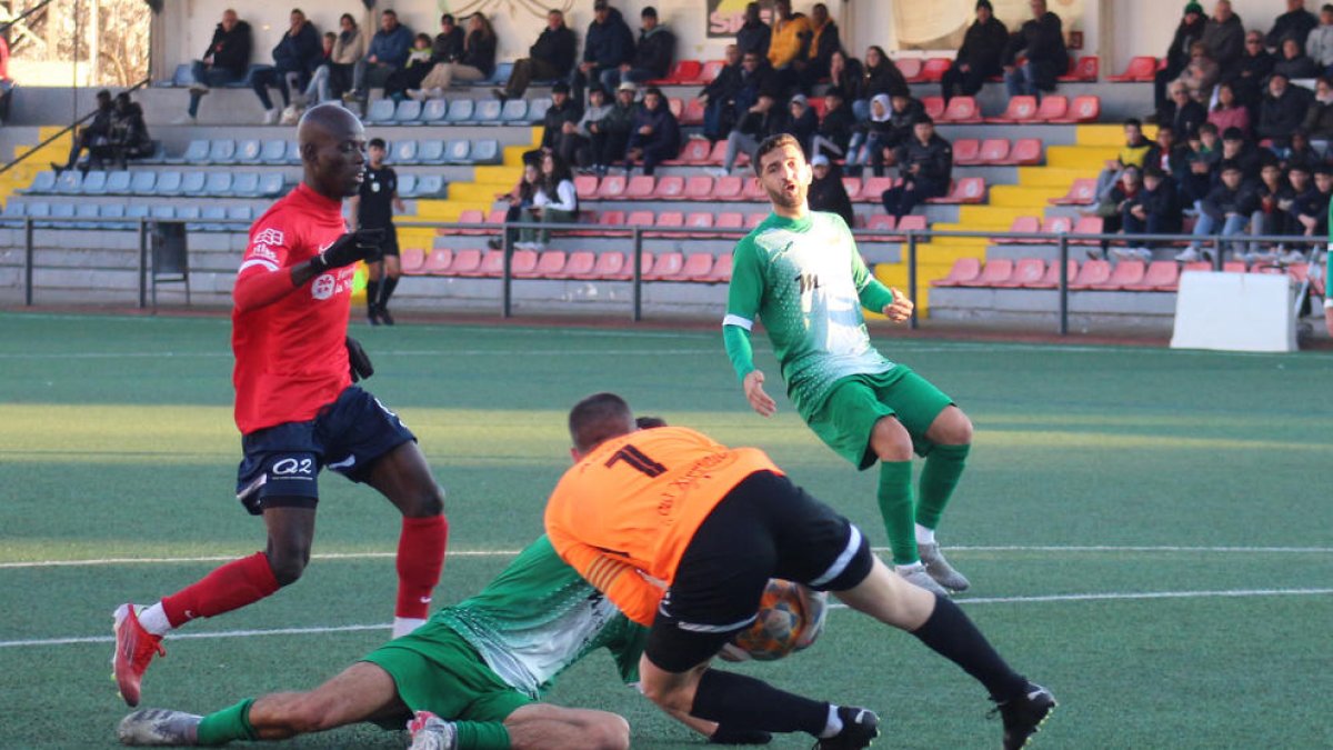 Una jugada del partit del cap de setmana passat entre el Balaguer i la Unificació Llefià.