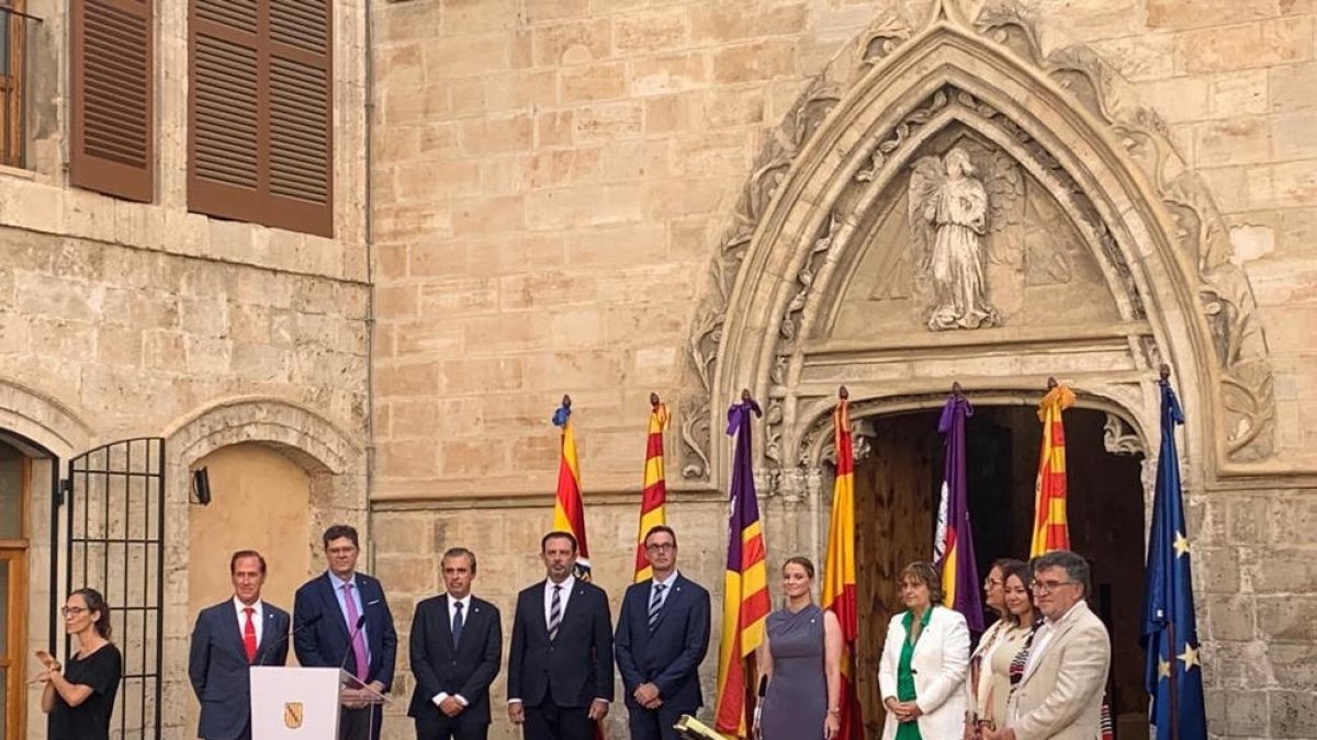 Los diez consellers del Govern de Prohens juran y toman posesión.