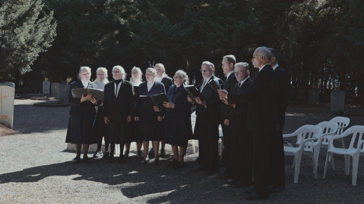 Los descendientes de los fundadores tratan de redimirse.