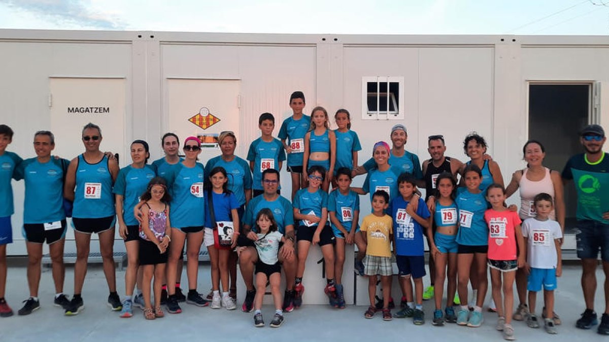 A la imatge, participants de la Joventut Atlètica Arbeca, un dels organitzadors de la prova.