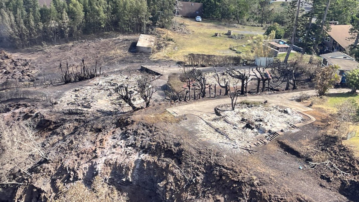 Una zona devastada por el fuego en Hawái.