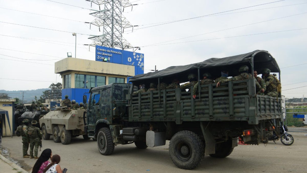 La operación policial para trasladar a Adolfo Macías Villamar, líder del cártel de Los Choneros.