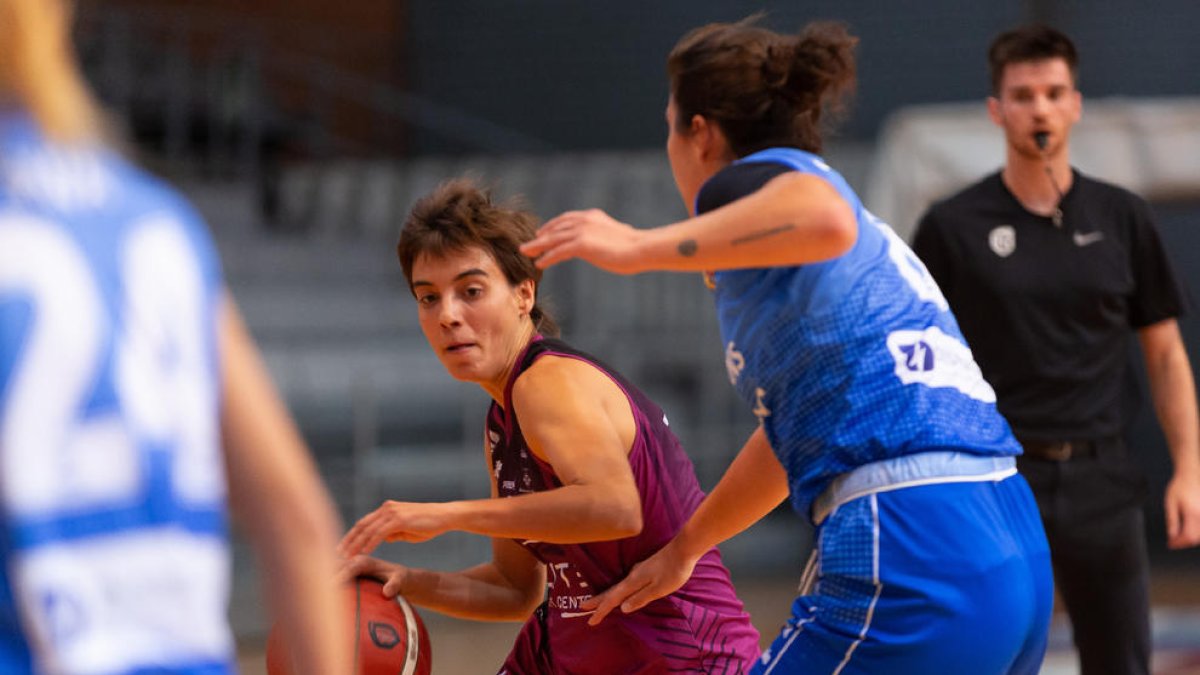 Pilar Comella va ser un malson per a la defensa del Viladecans.