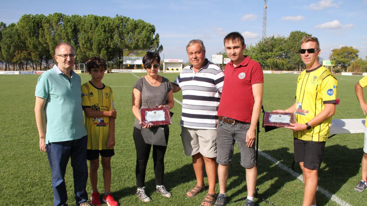 Homenaje a Ramon Oromí. El Angulària tuvo un recuerdo, a través de sus familiares, para el que fuera directivo del club, corresponsal de SEGRE y cronista de Nova Tàrrega fallecido en agosto a los 78 años.