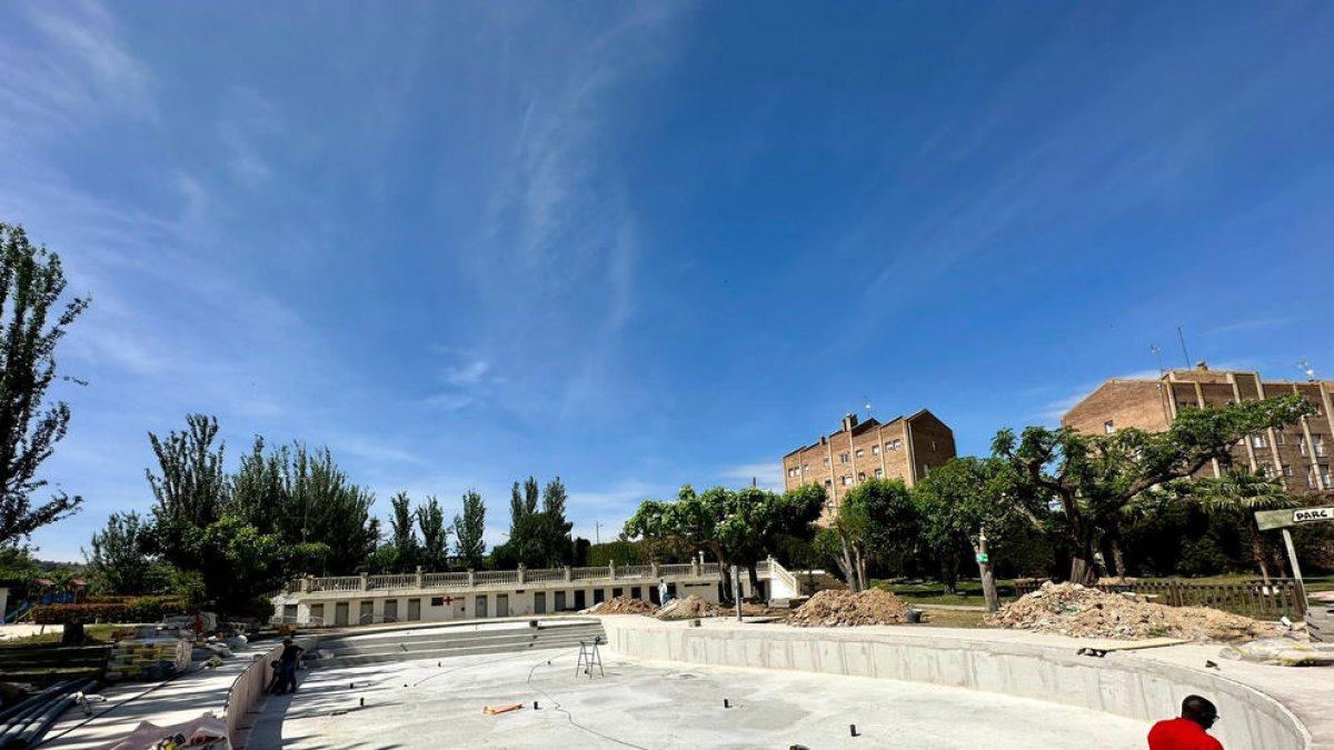 Las obras de remodelación de las piscinas de Almacelles.
