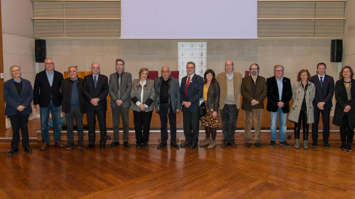 Exrectores de las universidades catalanas y el conseller Joaquim Nadal, ayer en la UdL.