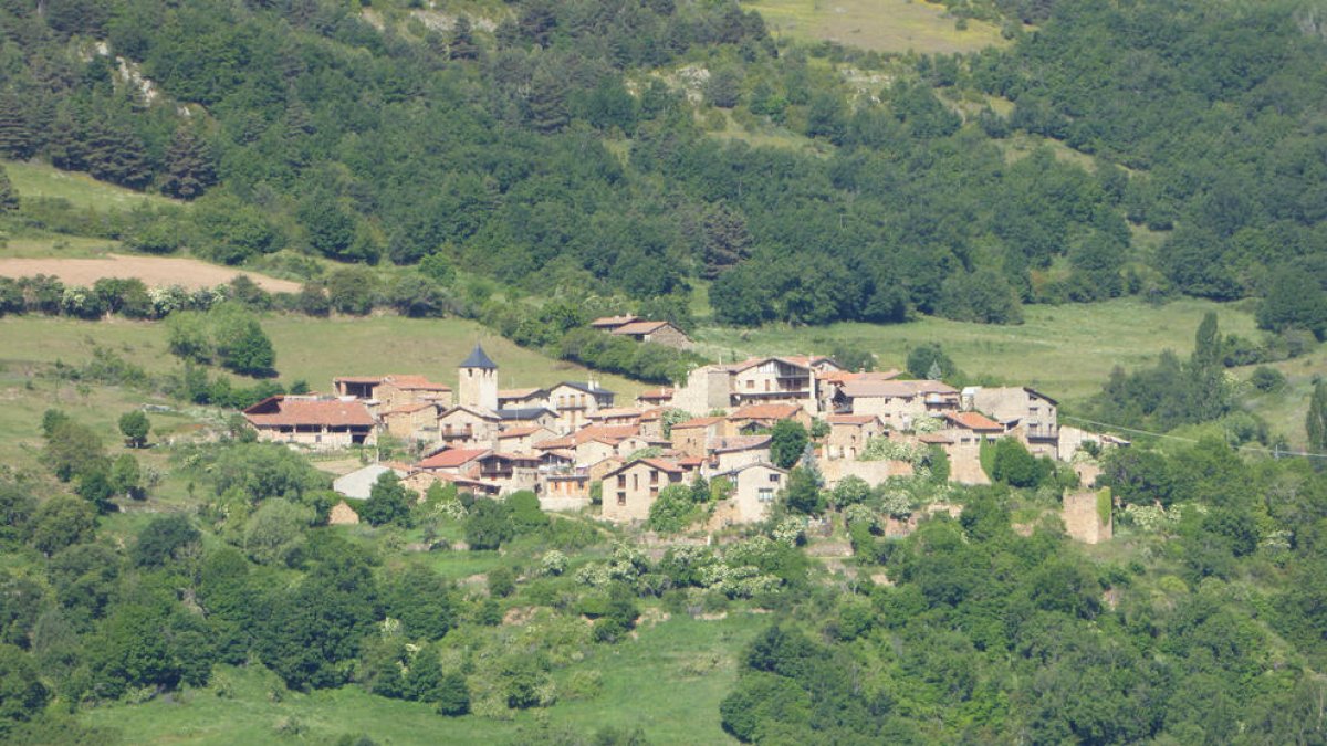 El poble d’Ansovell, principal nucli de població de Cava i amb un cens de 25 habitants.