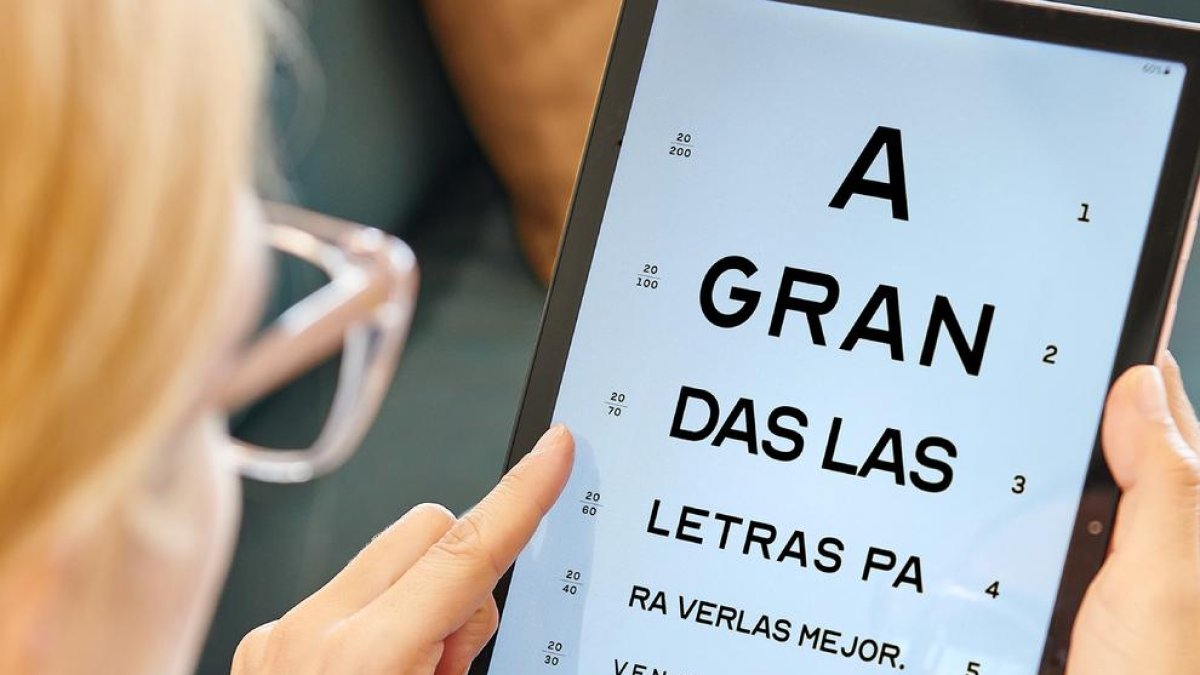 Com puc saber si tinc presbícia? Tres símptomes i la millor solució a la vista cansada