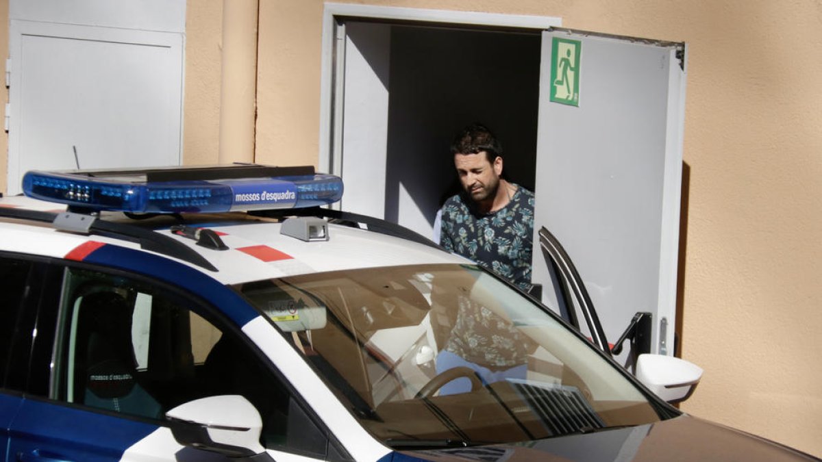 El autor del atropello, ayer a su salida de los tribunales de Rubí.