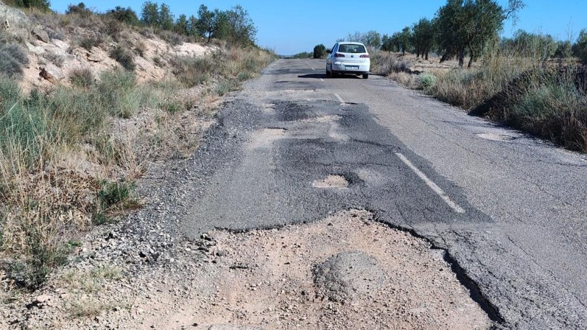 Un clot en el tram entre el Cogul i Granyena de les Garrigues de l'Eix transversal de Ponent.