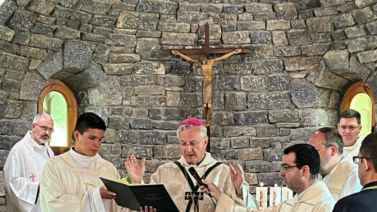 L’ordenació va ser presidida pel bisbe de la Seu d’Urgell.