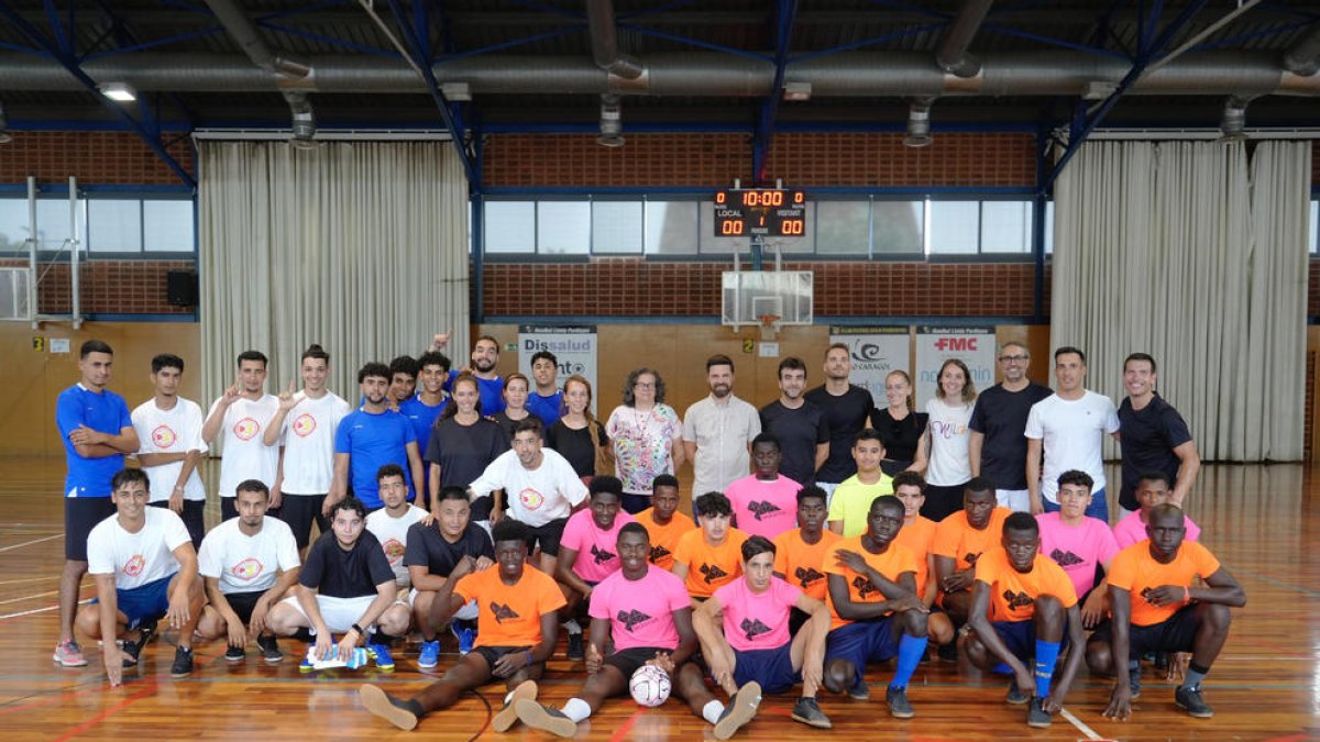 Foto de familia de los participantes, ayer, en la clausura del torneo.