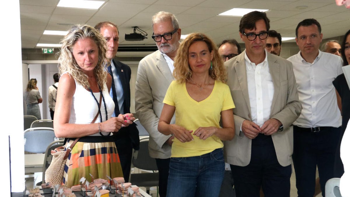 Monse Mínguez, Fèlix Larrosa, Meritxell Batet y Salvador Illa, ayer en su visita a la sede de Ilerna.