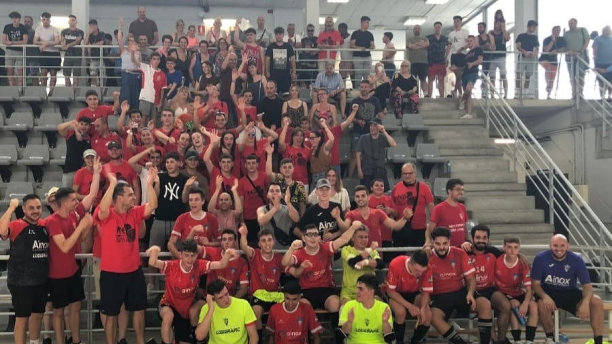 El juvenil del club celebrando su ascenso a División de Honor.