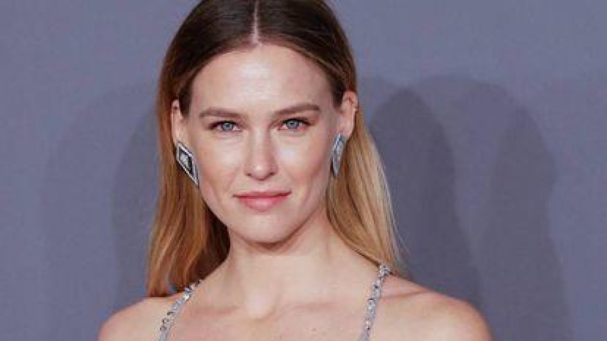 Ahora aparece Bar Refaeli.