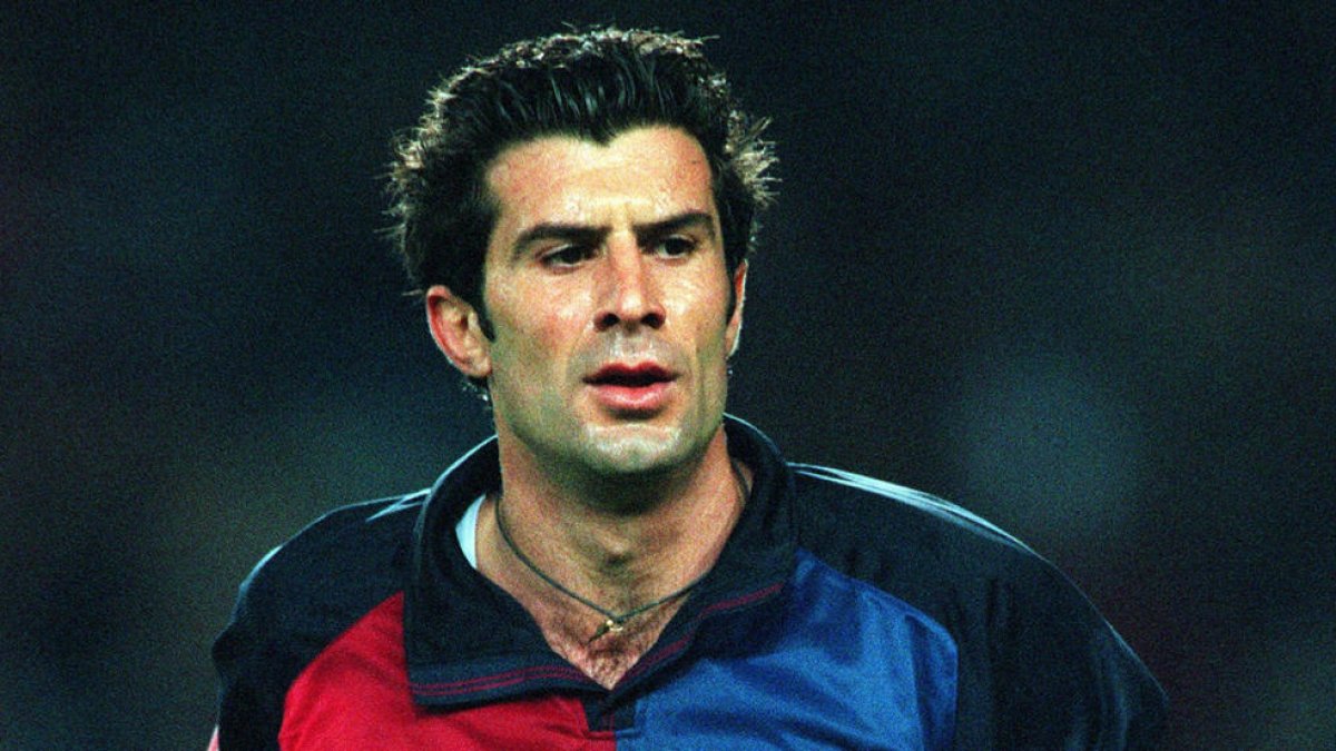 Luís Figo, en un partit quan encara vestia amb els colors del Barça.