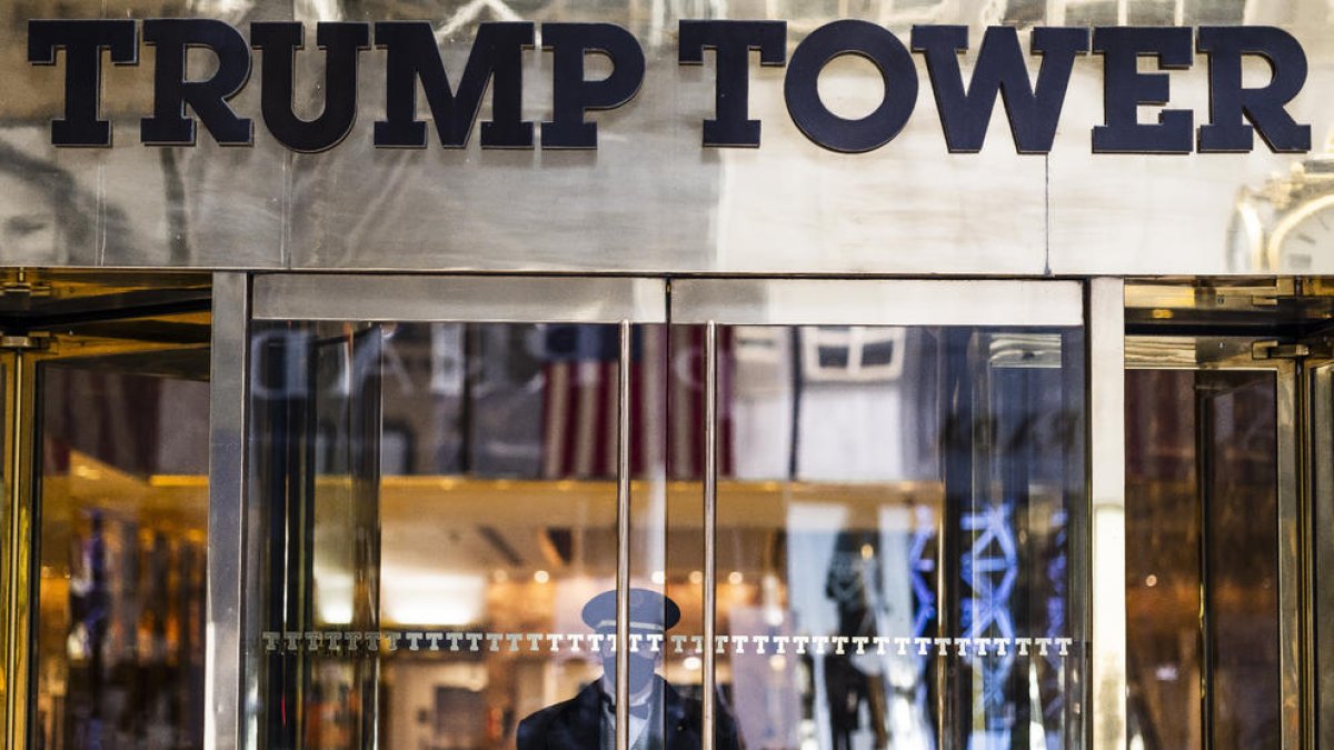 Vista de l’entrada de la Trump Tower de Nova York.