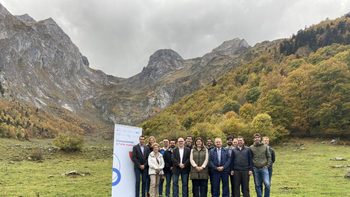 Tots els responsables de la connexió via satèl·lit del refugi amb la seu dels Pompièrs.