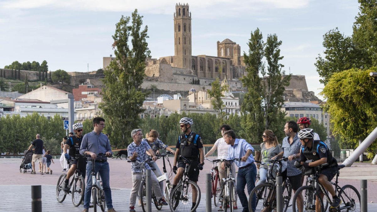 Imatge dels usuaris, regidors i tècnics municipals.