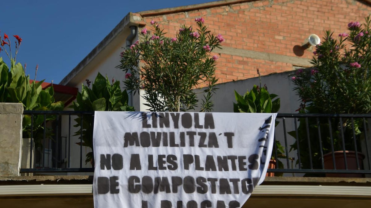 Una de las pancartas que se veían en Linyola el pasado verano.