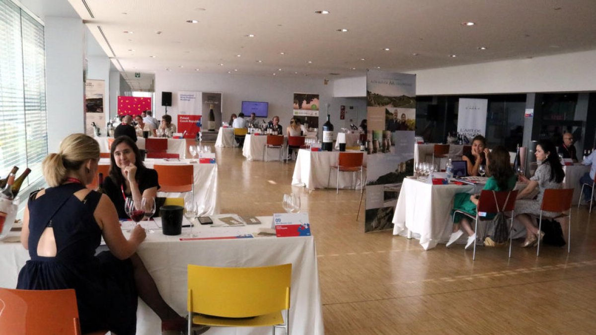 Cellers catalans donen a conèixer a Lleida els seus vins i caves a importadors polonesos i txecs