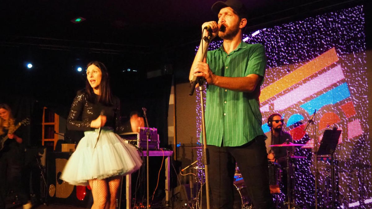 El dúo Delafé y Las Flores Azules, en su concierto en el Cotton.