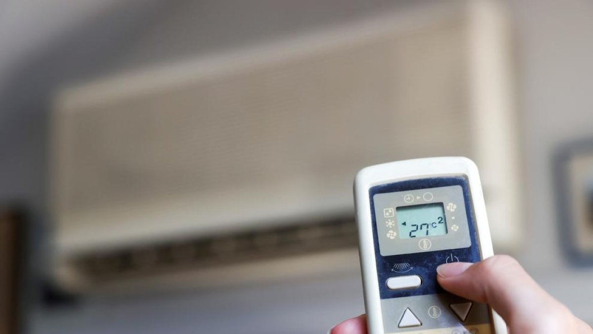 El plan limita los termostatos a 27 grados en verano y a 19 en invierno en locales y edificios públicos.