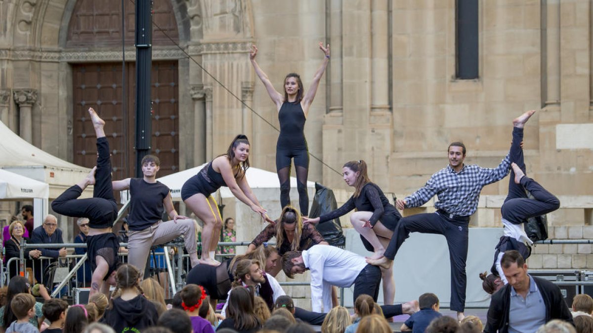 El club INEF va oferir una demostració d’acrobàcies aèries i terrestres.