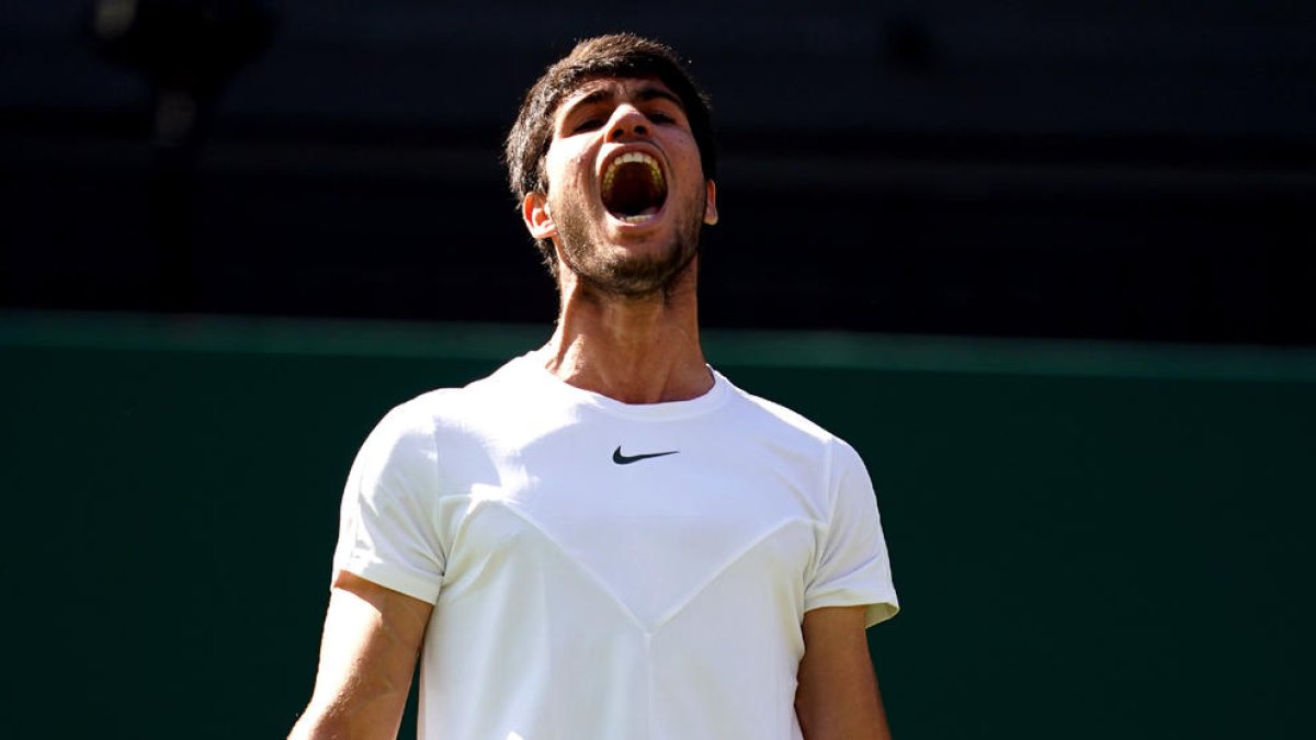 Alcaraz esclata d’alegria després de segellar la seua classificació.