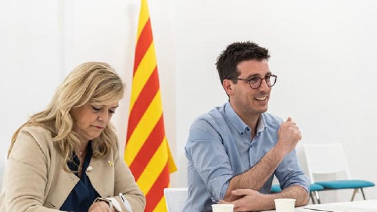 Toni Postius, junto a la número dos de su lista, Violant Cervera.
