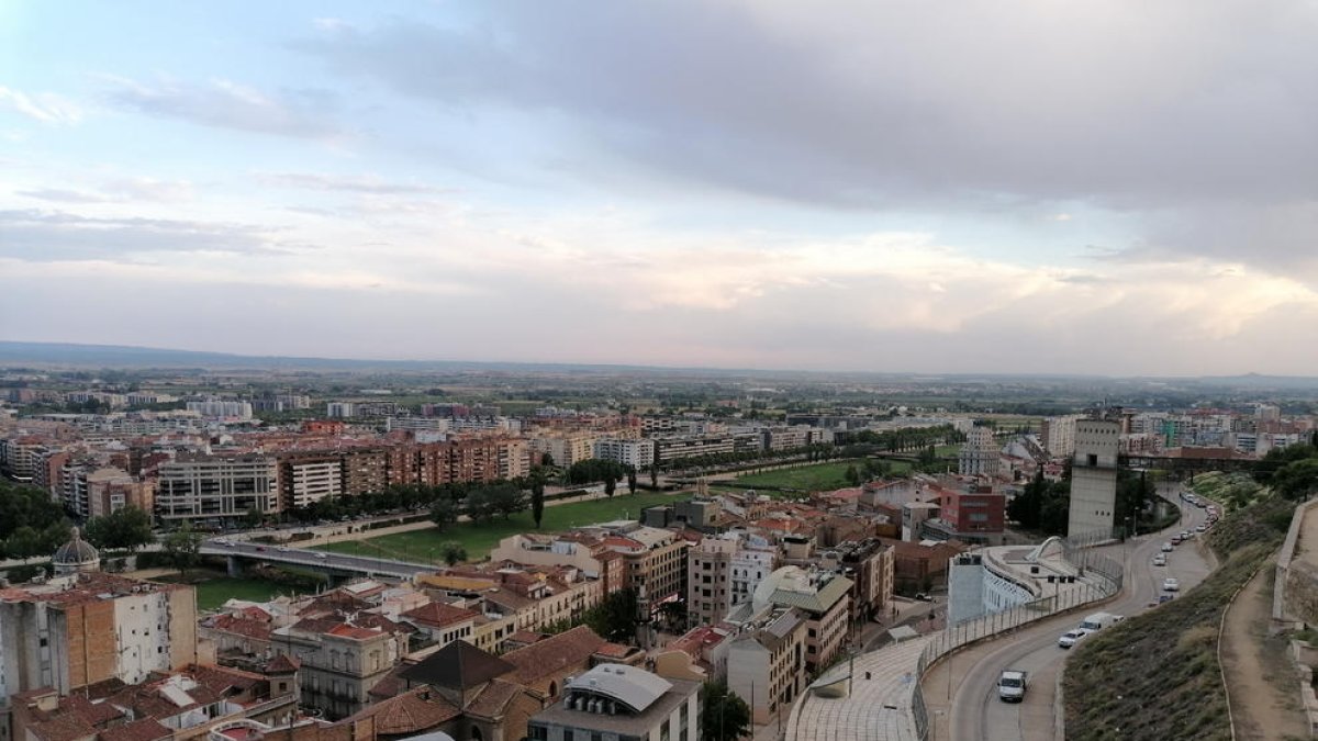 Vista panoràmica de part de la ciutat de Lleida, un dels deu municipis de Ponent declarats amb mercat residencial tensionat.
