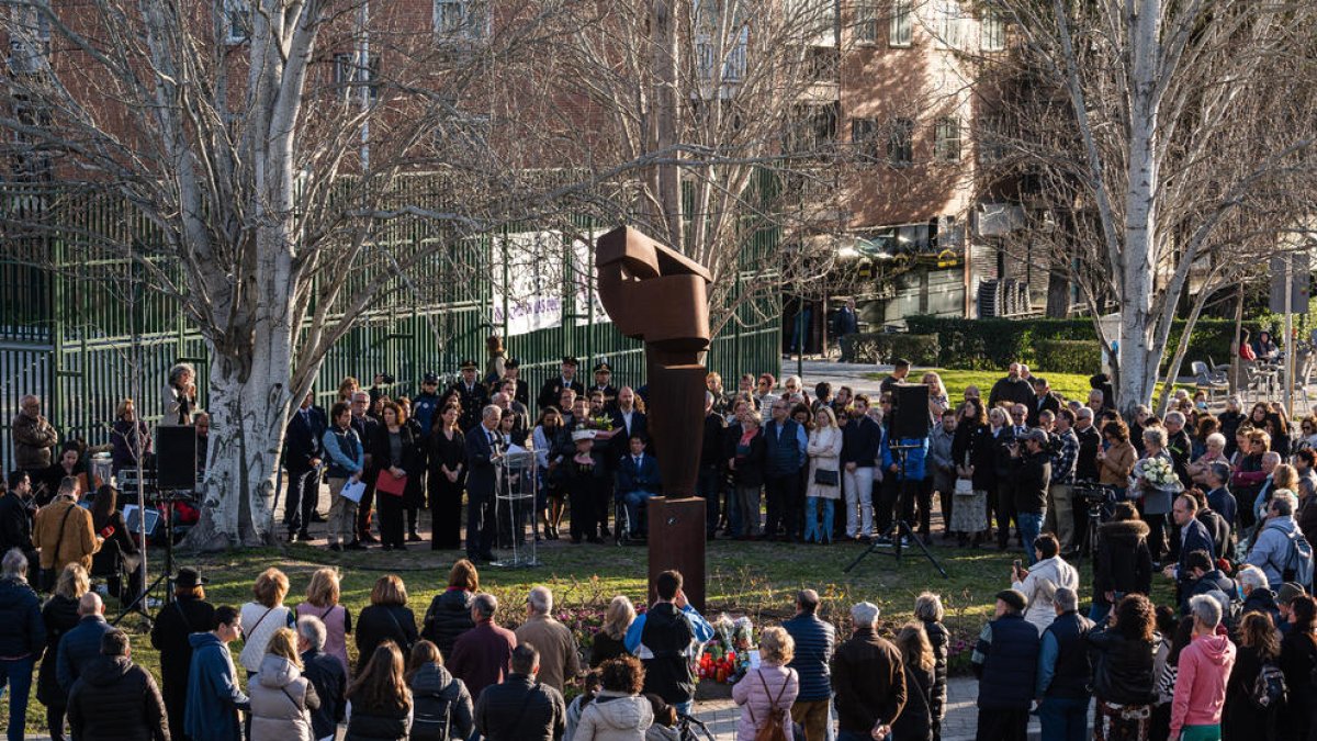 Acte d’homenatge a les víctimes dels atemptats del 2004 sota el lema “11M Record Viu”, a l’estació de Rodalies de Santa Eugenia.
