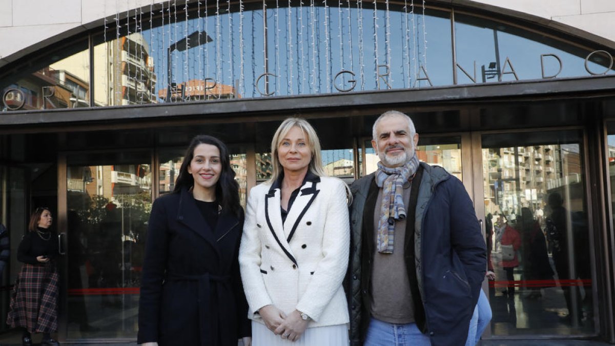 Inés Arrimadas, Maria Burrel i Carlos Carrizosa ahir a l’acte del partit a l’Enric Granados.